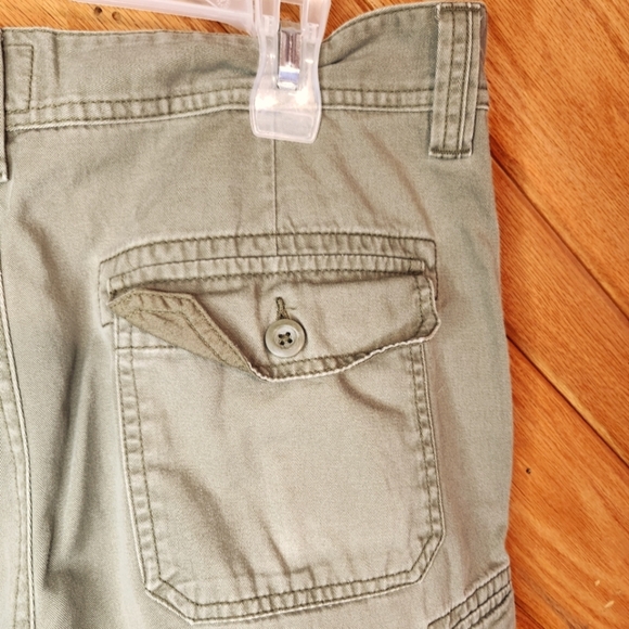 St. John's Bay size 34 green cargo shorts - Picture 9 of 11
